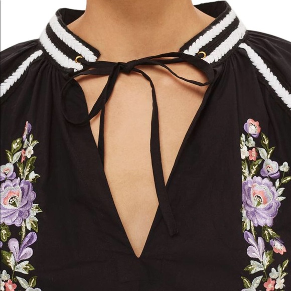 Topshop Tops - Topshop Embroidered Poplin Tie Neck sz 4 ✨